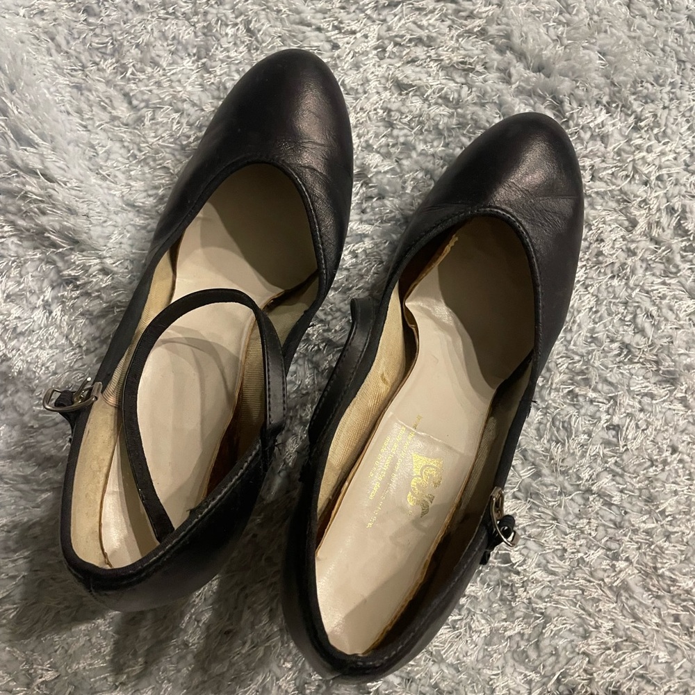 Sz 8 W black leather TAP dance shoes by Leo
MADE IN THE USA-